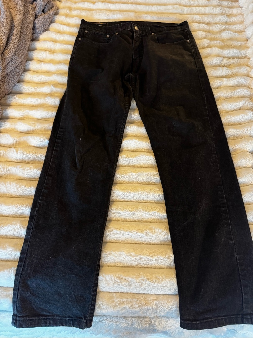 Men’s 505 black Levi boot cut jeans. Size 34x32